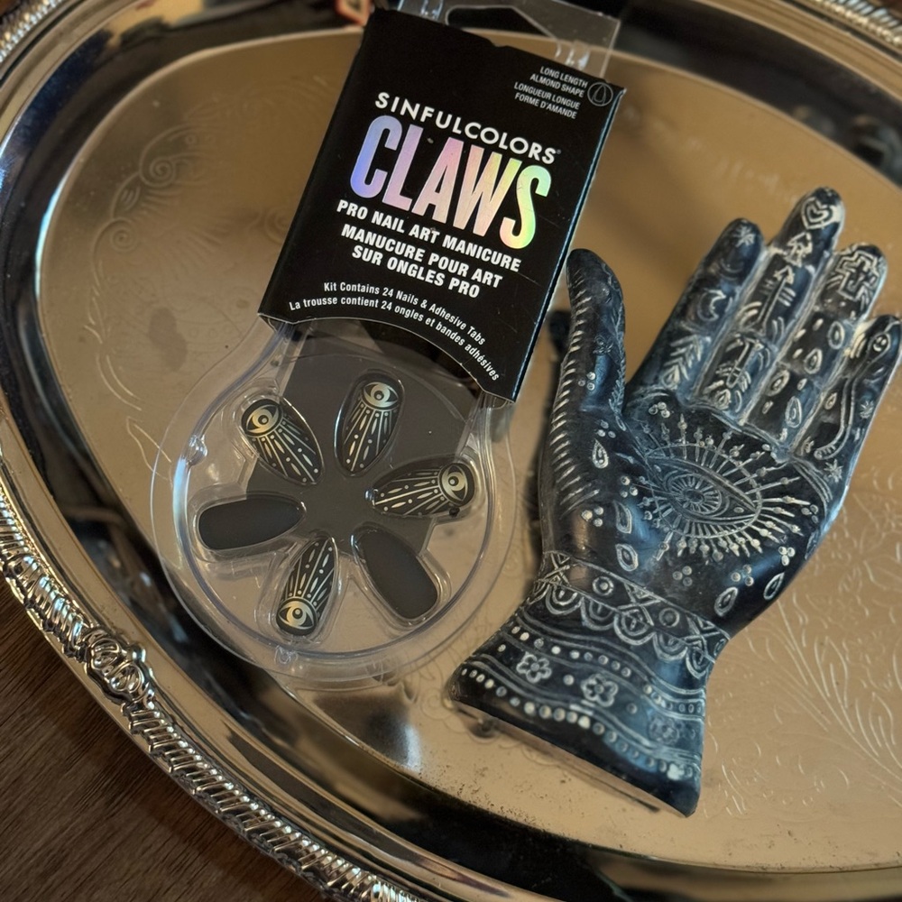 Sinful Colors See No Evil press on Manicure Kit